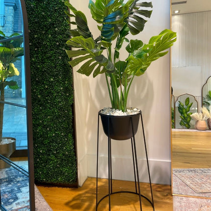 Nura Black Raised Metal Pot Planter 2.5’